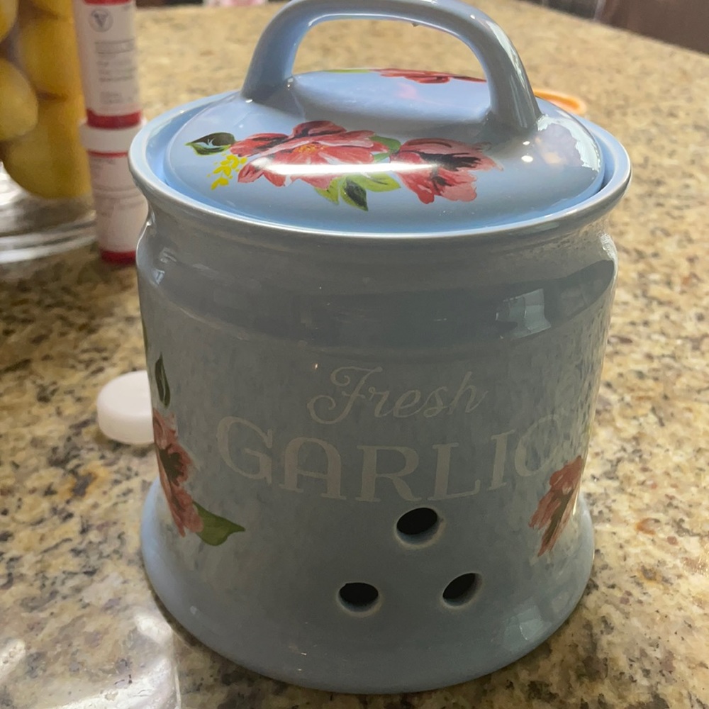 Pioneer woman garlic keeper